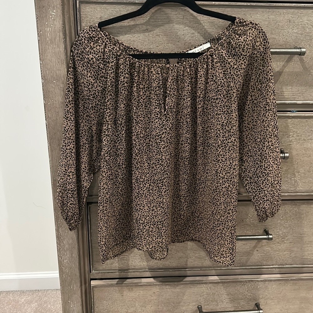 Sheer quarter sleeve